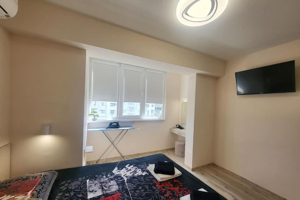 Bright City Apartment Varna Esterno foto