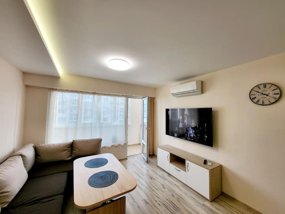 Bright City Apartment Varna Esterno foto