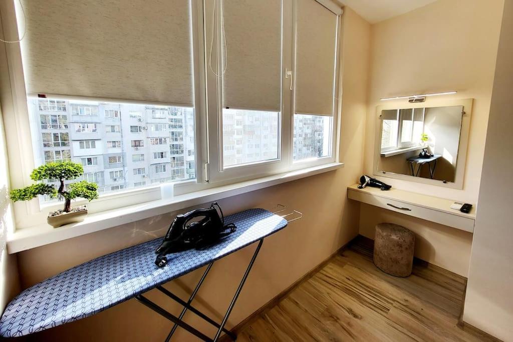 Bright City Apartment Varna Esterno foto